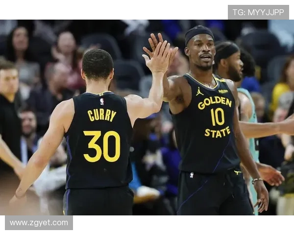 马刺主场鏖战爵士新星闪耀双方鏖兵激战展现未来希望